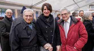 Prof. Salomon Korn, Museumsdirektorin Dr. Mirjam Wenzel und Dr. Leo Latasch beim Richtfest des neuen Jüdischen Museums 2017. Foto: Norbert Miguletz Prof. Salomon Korn, Museumsdirektorin Dr. Mirjam Wenzel und Dr. Leo Latasch beim Richtfest des neuen Jüdischen Museums 2017.